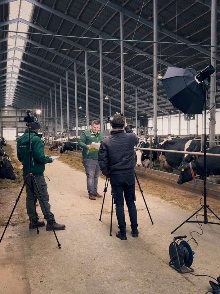 Filmproduktion Fulda Kuhstall - Erklärvideo Interview Set mit professioneller Lichttechnik und zwei Kamera Setup
